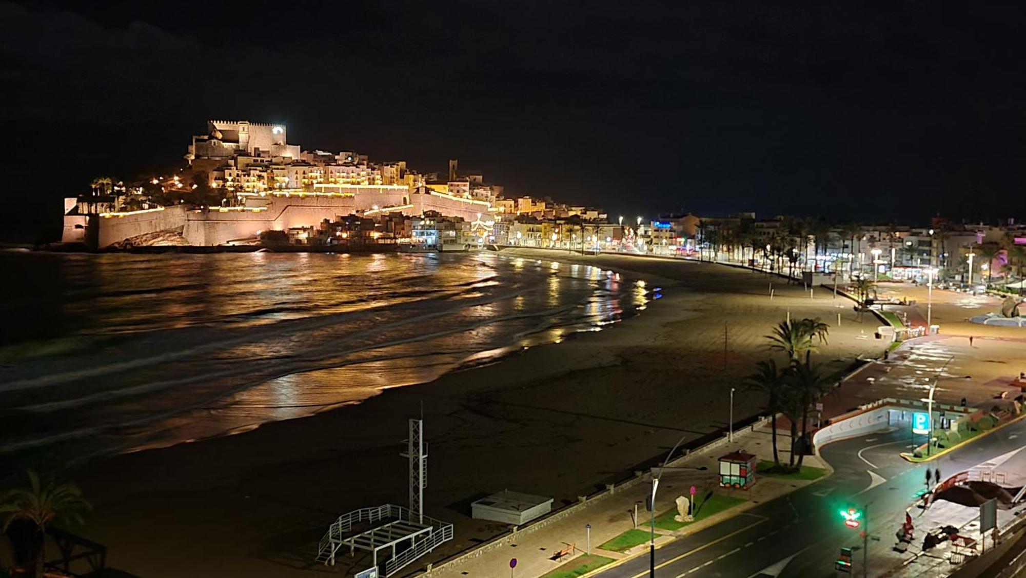 Apartamento Loft Primera Linea De Playa, Vistas Altas Mar Y Castillo Peniscola Bagian luar foto